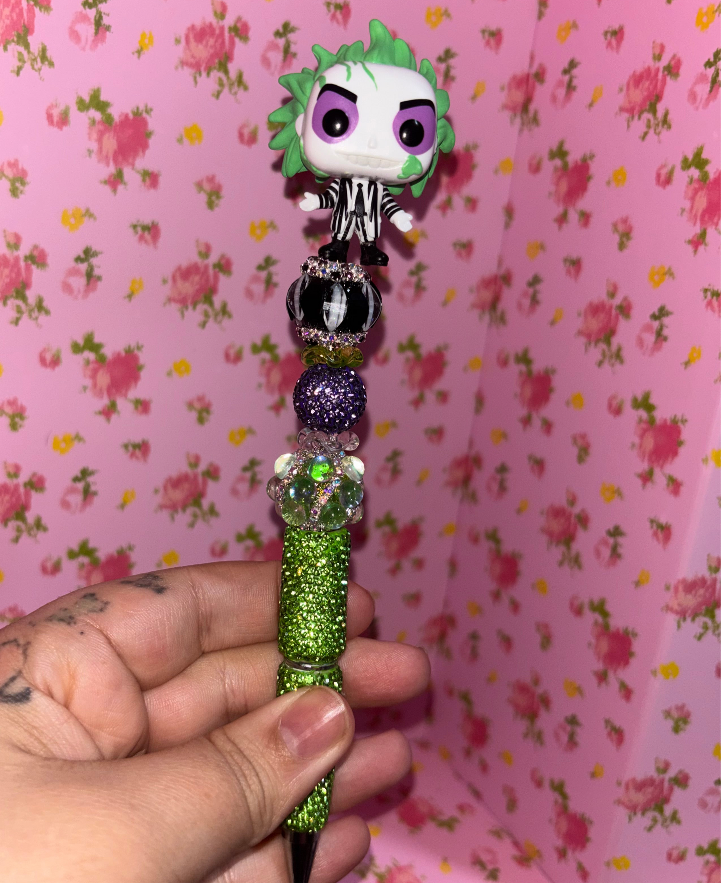 ✒️ It’s Showtime! Beetlejuice Sparkle Pen 💚✨